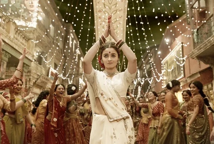 Dholida : Alia Bhatt Steals The Show With Her Garba In The Latest Song From ‘Gangubai Kathiawadi’
