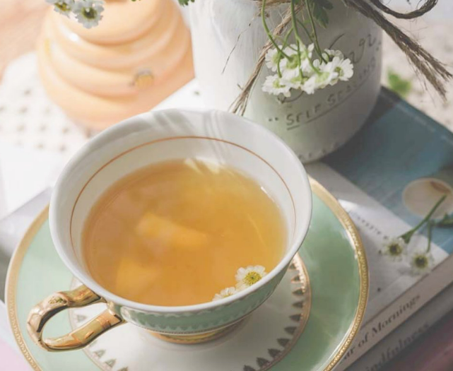 Chamomile Tea (Source: Instagram |@tinathelen)
