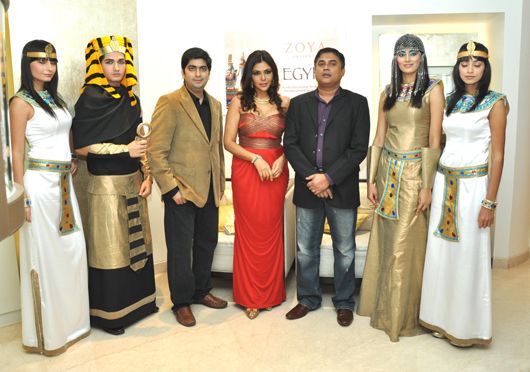 Jim VImdalal , Nisha JamVwal, Arif Padiath with Models