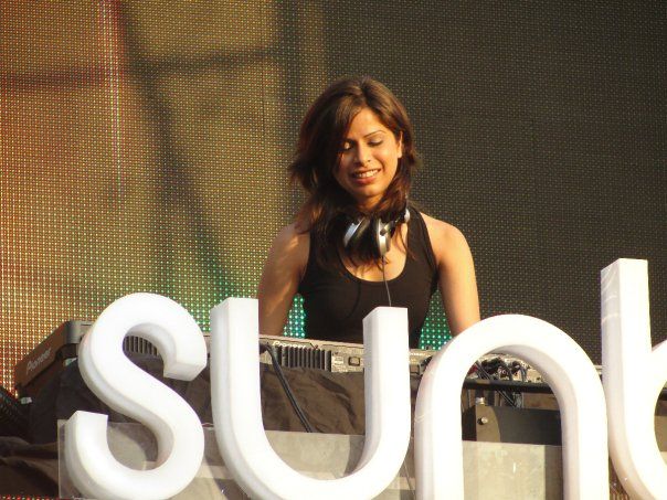 DJ Pearl at Sunburn '09