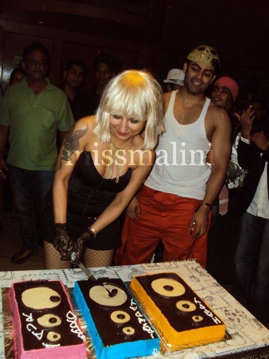 Three cheers (and cakes) for Hard Kaur