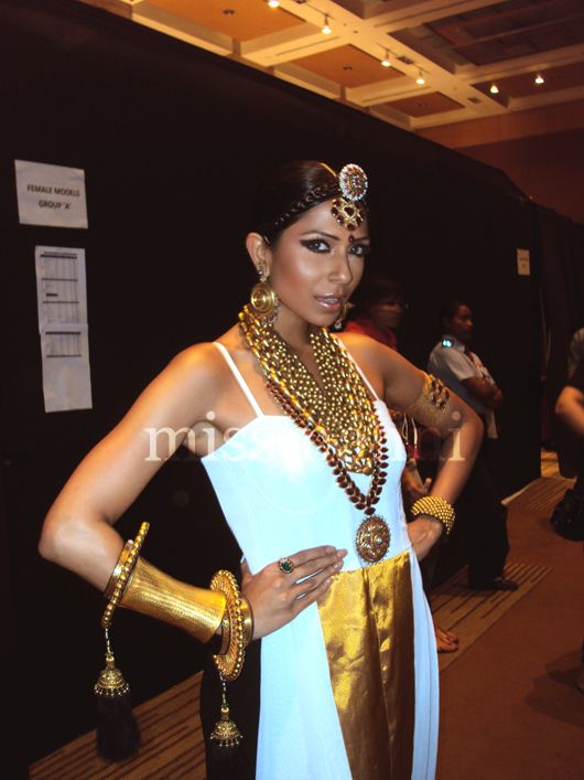 Candace Pinto poses exclusively for MissMalini backstage in Amrapali jewels
