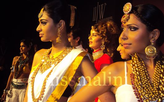 Models on the ramp in Amrapali jewels