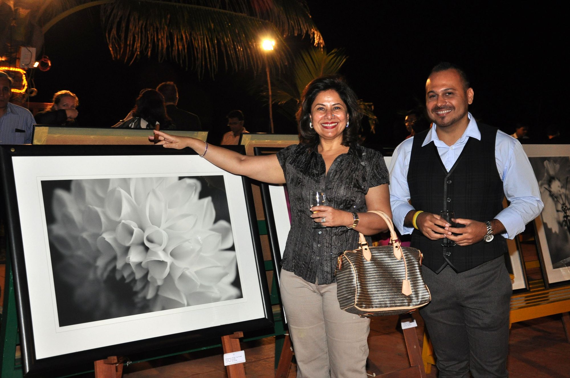 Narayani Advani with her picture of the Black and White Dalia she paid Rs 38,000/- all the money was donated to esteemed NGO "MUKTANGAN" and the photographer Parhad Goghavala