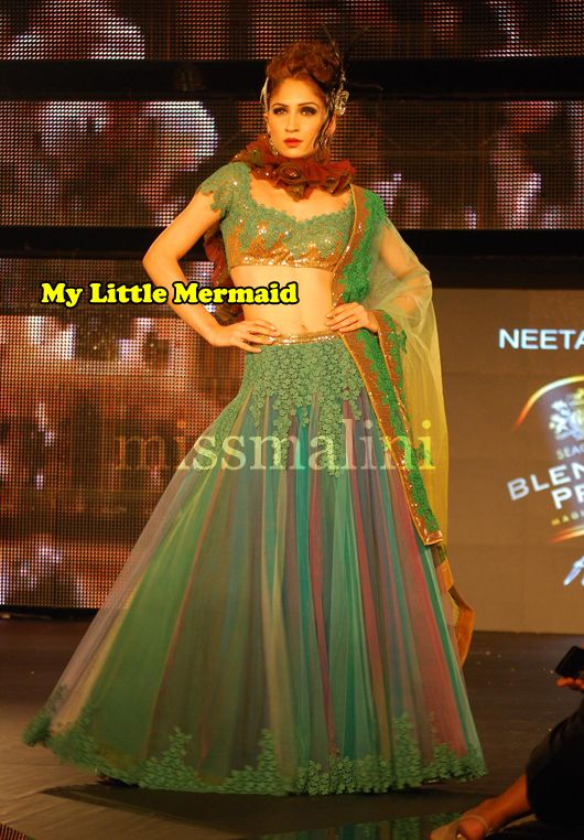 Blenders Pride Fashion Tour (Mumbai, Day 1) Jacqueline Fernandez in Raakesh Agarvwal &#038; Esha Deol in Neeta Lulla