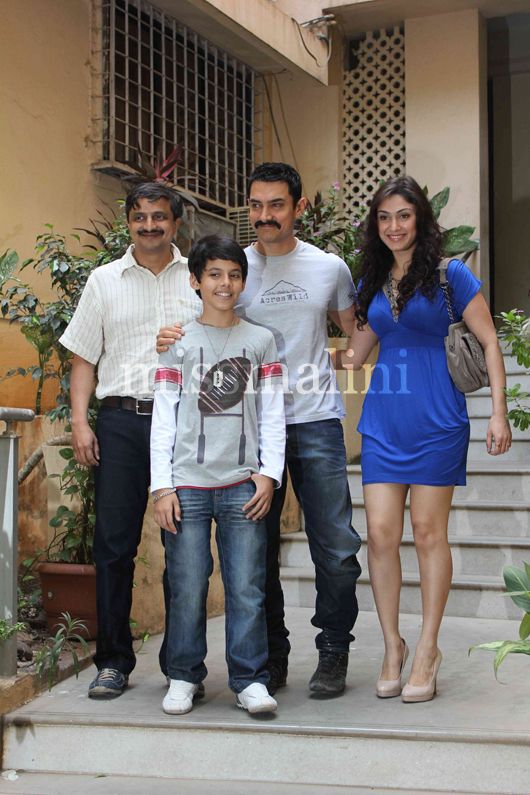 Aamir Khan gets a Personal Invitation from Darsheel Safary and Manjiri Fadnis for Zokkomon