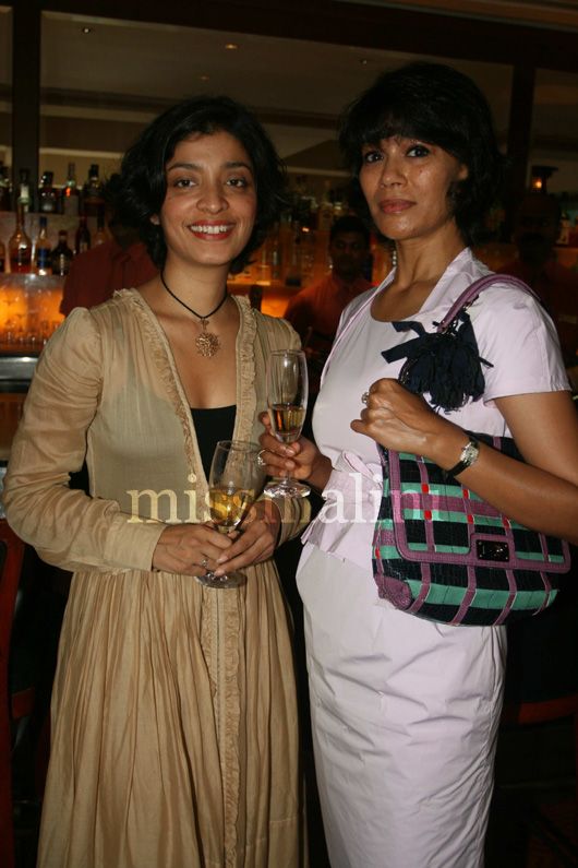 Divya Thakur and Deepika Roy