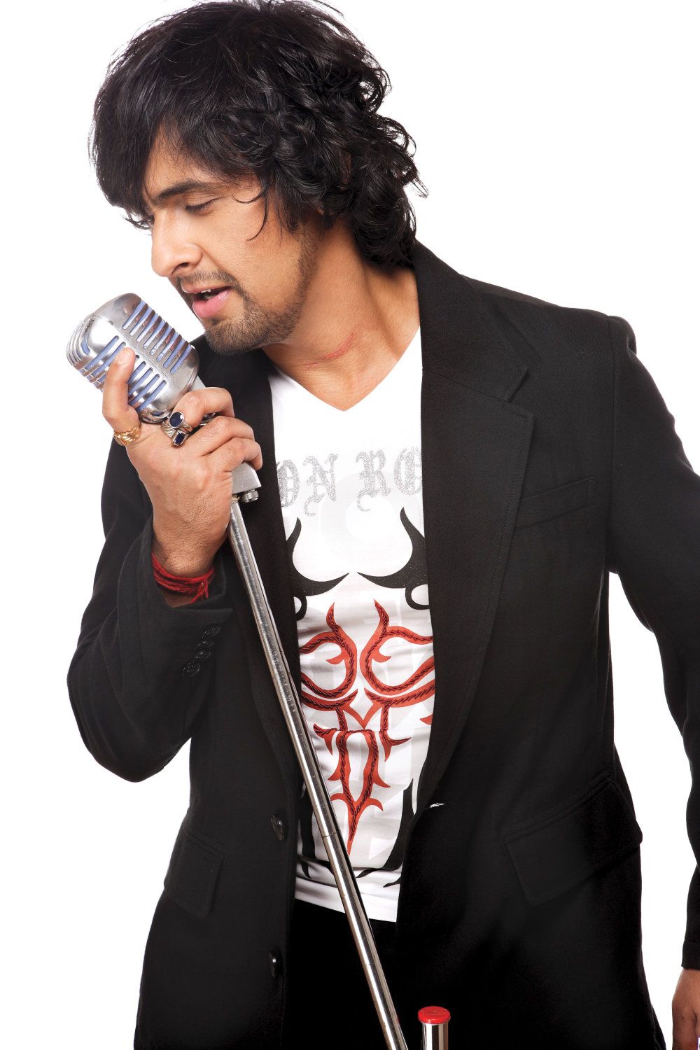 Sonu Nigam | photo courtesy: sonuandviveik.com