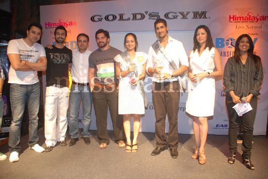 Rohit Dandekar (Director, Gold's Gym, Goregaon), Ashmit Patel. Istayak Ansari (COO, Gold's Gym), Sohail Khan, Vipra Varshney (winner), Gronil jain (winner), Aditi Govitrikar, Althea Shah