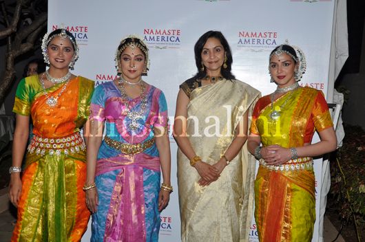 Hema Malini with daughters and Alka Nishar