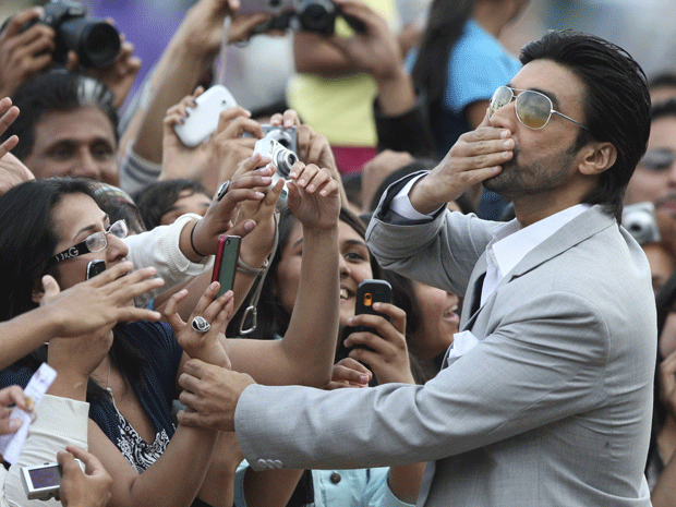 The fans can't get enough of the stars on the Green Carpet | Photo: National Post