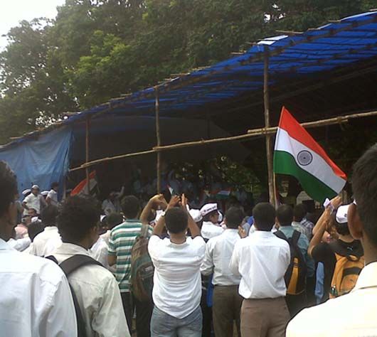 Bombay And Bollywood Join The Chorus To Free Anna Hazare