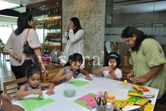 Kids enjoying easter special activities at the Hobby Ideas creative area