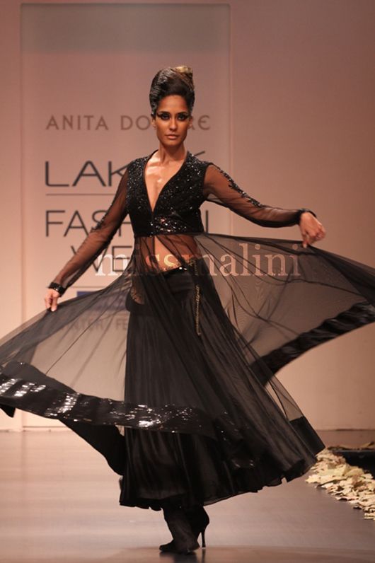 Lisa Haydon in Anita Dongre Lisa Haydon in Anita Dongre