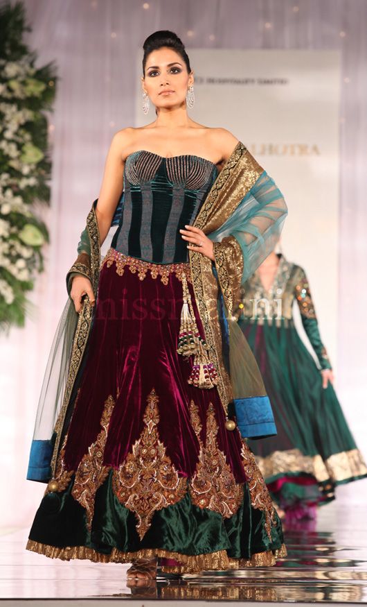 Model in a Manish Malhotra at Aamby Valley India Bridal Week