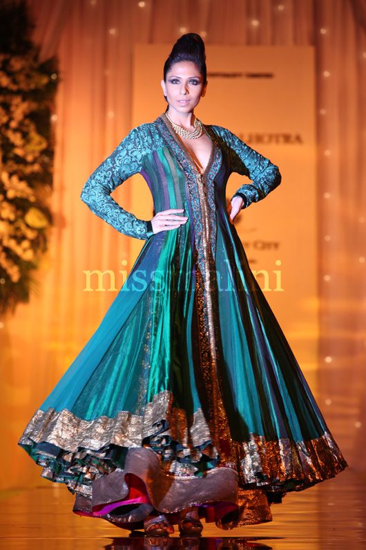 Manish Malhotra - Designer Bridal Wear - Vogue Wedding Show 2019 | Vogue  India