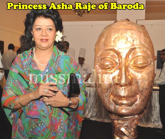 Princess Asha Raje Gaekwad encouraging young artists
