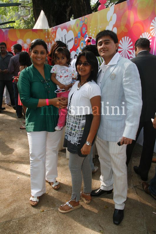 Sammeer and Palak Sheth with their kids