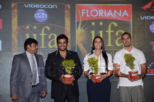 Priyanka Chopra, Dharmendra, Sunny Deol, Bobby Deol, Riteish Deshmukh, Arshad Warsi all Set for IIFA Weekend &#038; Awards 2011