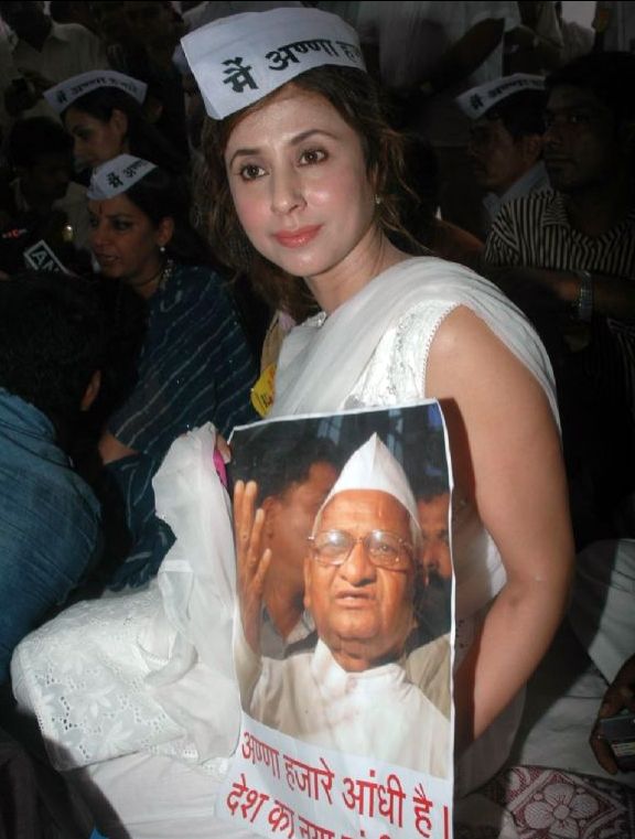 Dia Mirza, Urmila Matondkar and Shabana Azmi support Anna Hazare movement at Azad maidan in Mumbai back in April too