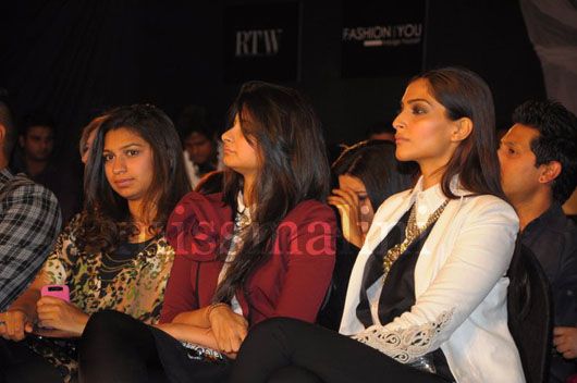 Sonam Kapoor at the Lakmé Fashion Week 2011 Tote Offsite for Anamika Khanna