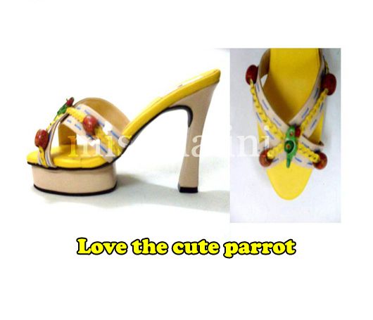 Love the parrot - it's 'TOTTA'lly cute