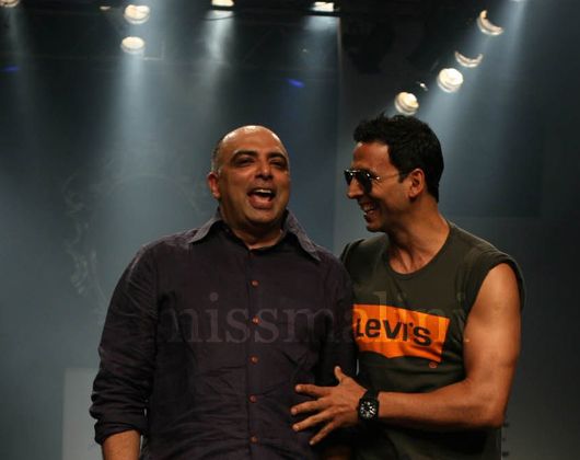 Tarun Tahiliani with Akshay Kumar