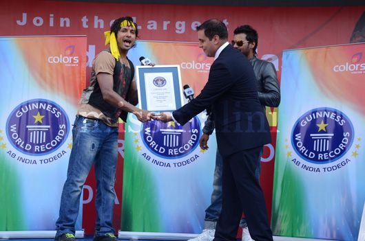 Terence Lewis being handed the certificate