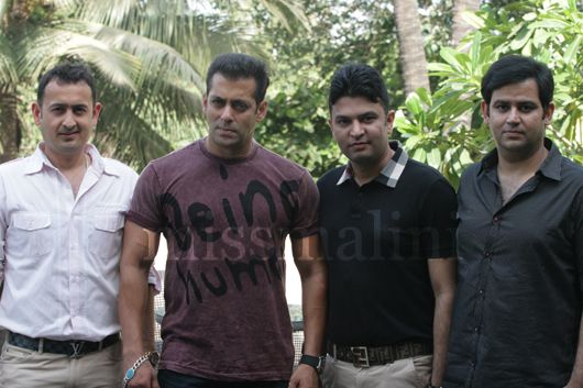 Vinod Bhanushalil, Salman Khan, Bhushan Kumar and Ajay Kapoor