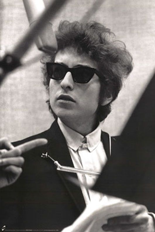 Bob Dylan in wayfarers (picture credit: weheartit.com)