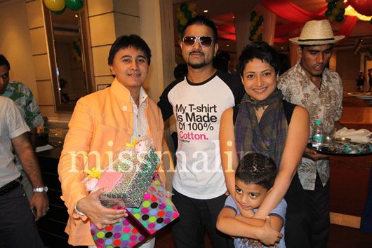 Sammeer Seth & Sunil Padwal with Family