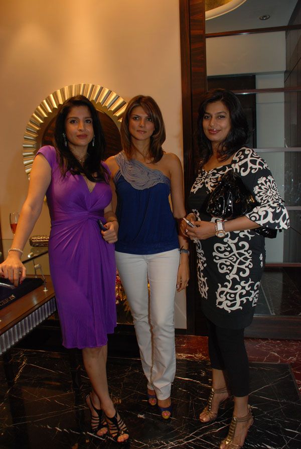 Maheep Kapoor (in ceres jewellery), Nandita Mahatani and Pinky Reddy