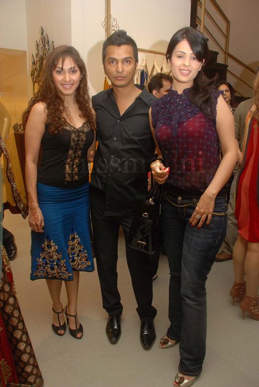 Manjiri Phadnis, Vikram and Anjana Sukhani