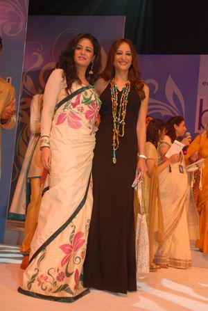 Mona Singh and Rakshandha Khan