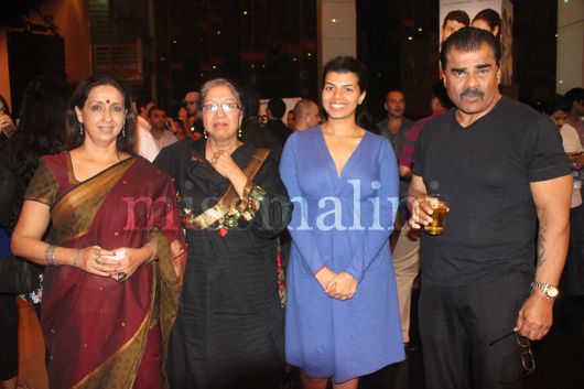 Neena Kulkarni, their guests and Sharat Saxena