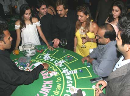 remu-and-naaz-playing-black Black Jack