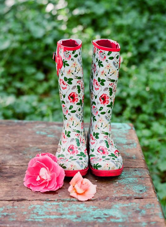 Floral rainboots (picture credit: hlovee.tumblr.com)