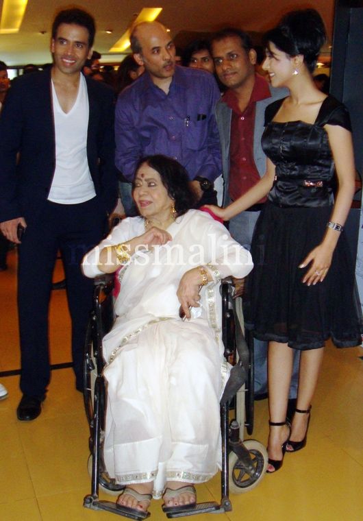 Tusshar Kapoor, Amrita Rao, Sooraj Barjatya at Special Screening for Love U Mr. Kalakaar