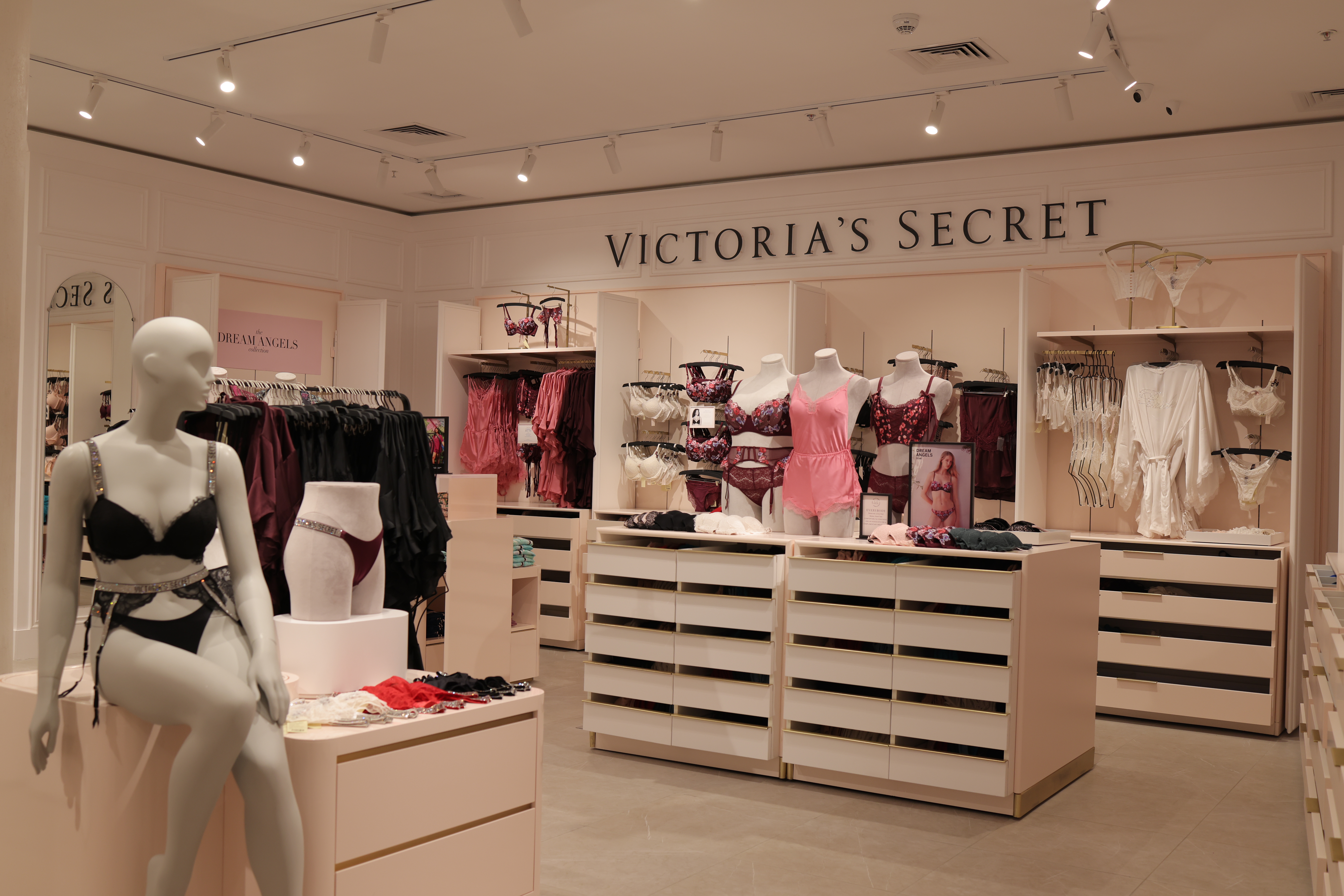 Victoria’s Secret Spreads Its Wings And Opens Its First Store In Phoenix Palladium