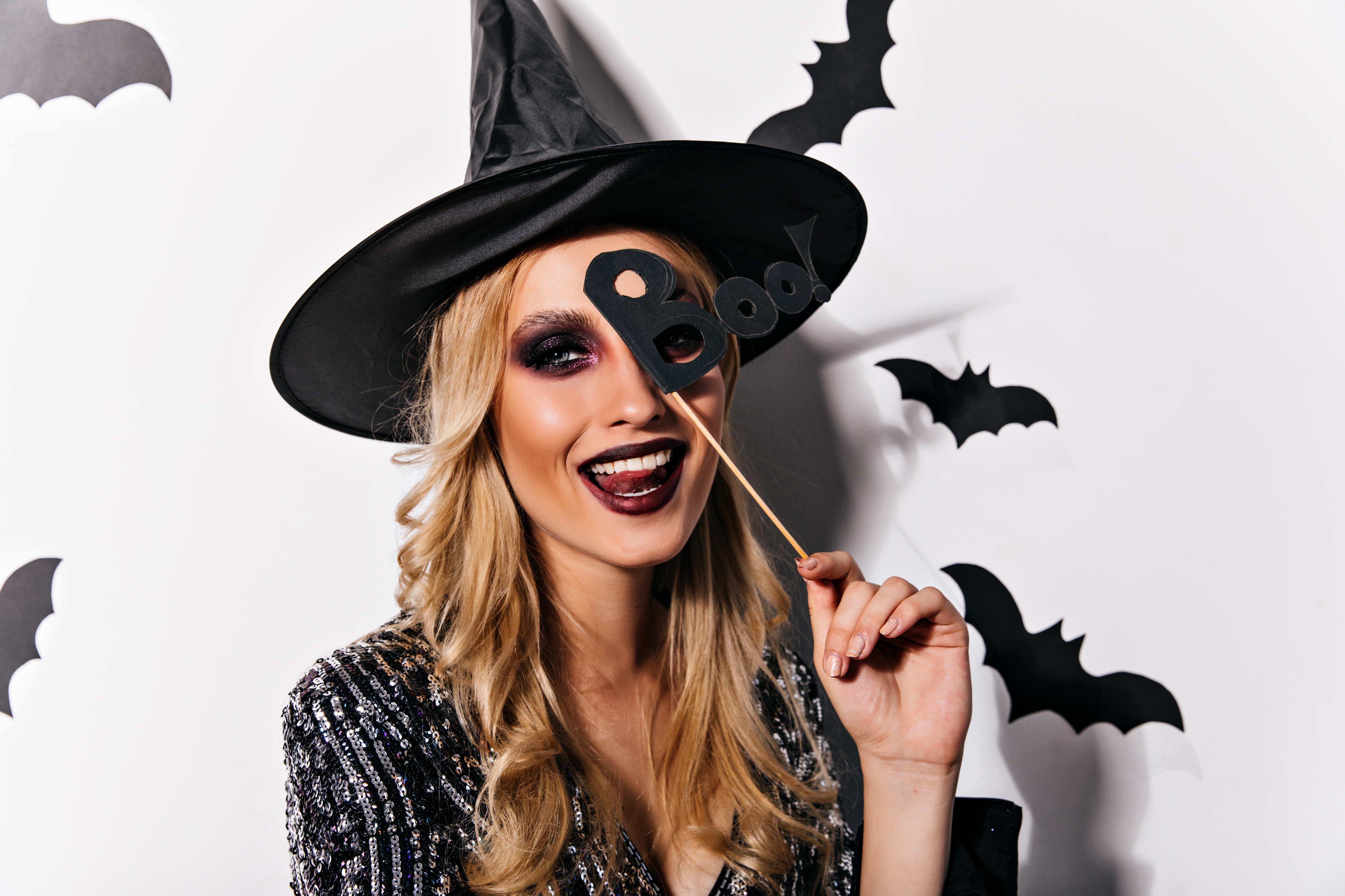 Heading Out For Halloween? Here&#8217;s Some Spooky Makeup Inspo To Set The Villanous Vibe