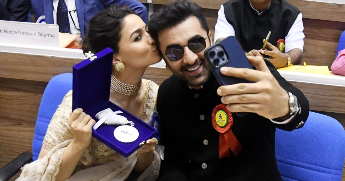 PIC: Alia Bhatt, Ranbir Kapoor&#8217;s Adorable Moment At The 69th National Film Awards Goes Viral!