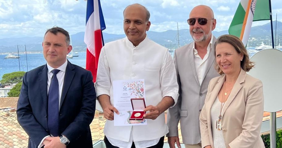 Ashutosh Gowariker Becomes First Indian Fimmaker To Recieve ‘Medal Of The City Of Saint Tropez’