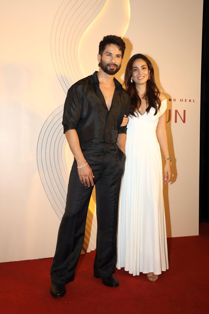 Mira Rajput Steals Glances