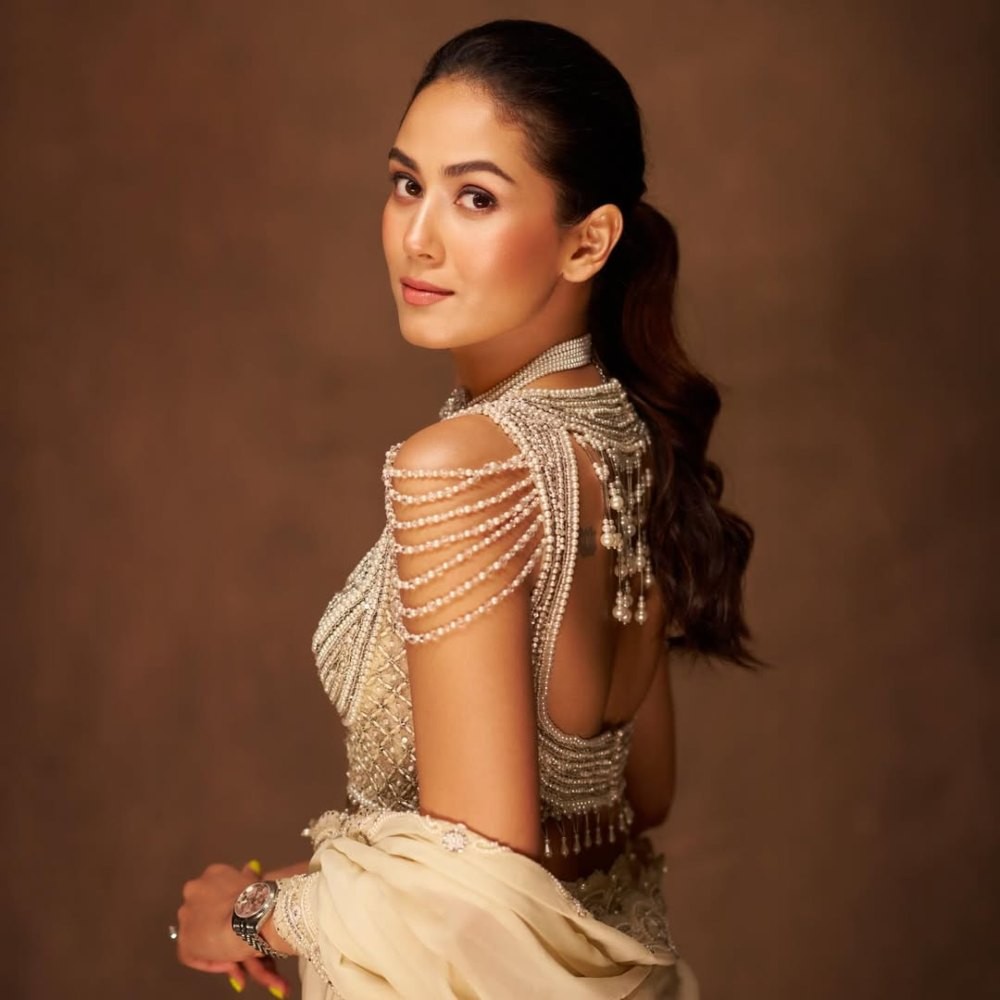 Mira Rajput Steals Glances in Rs 57,300 Off-Shoulder White Dress: A Contemporary Fairytale Look in Fashion