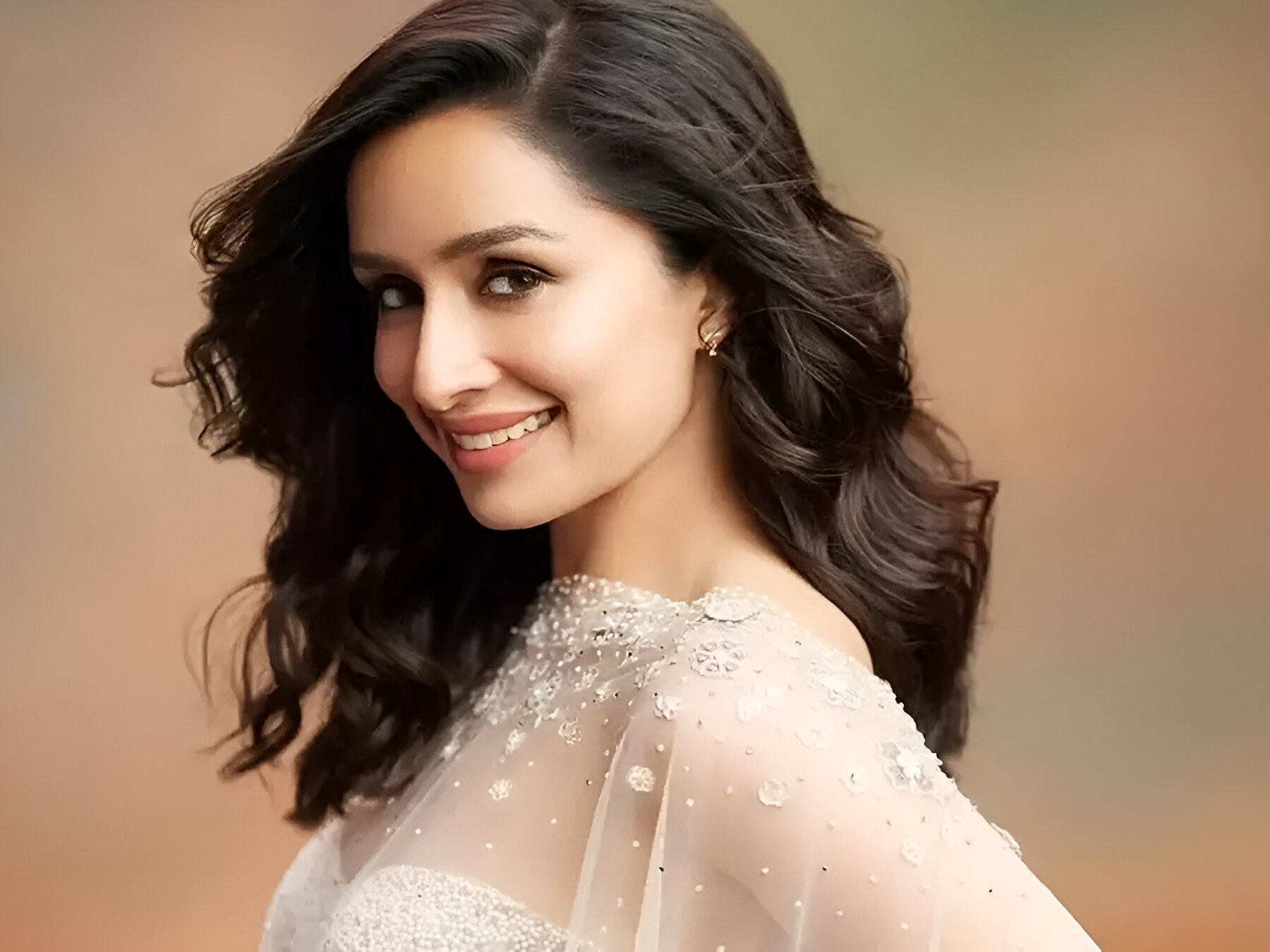 Shraddha Kapoor&#8217;s Skincare &amp; Haircare Secrets Revealed at Last! See How She Stays 10 Years Younger!